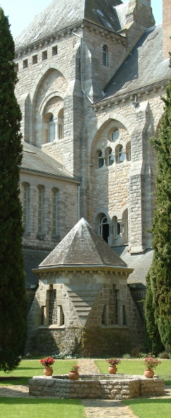 large cloister solesmes
